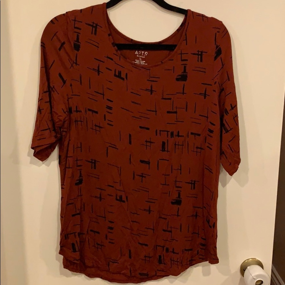 New w/o tags burnt orange and black soft tee